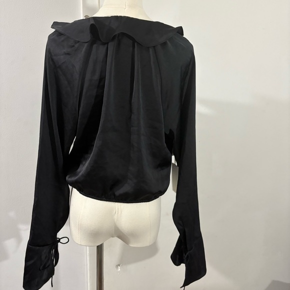 Aritzia Wilfred Spartina Black Ruffle V Neck Blouse Bell Sleeve Sz L Boho Fairy - Picture 7 of 11